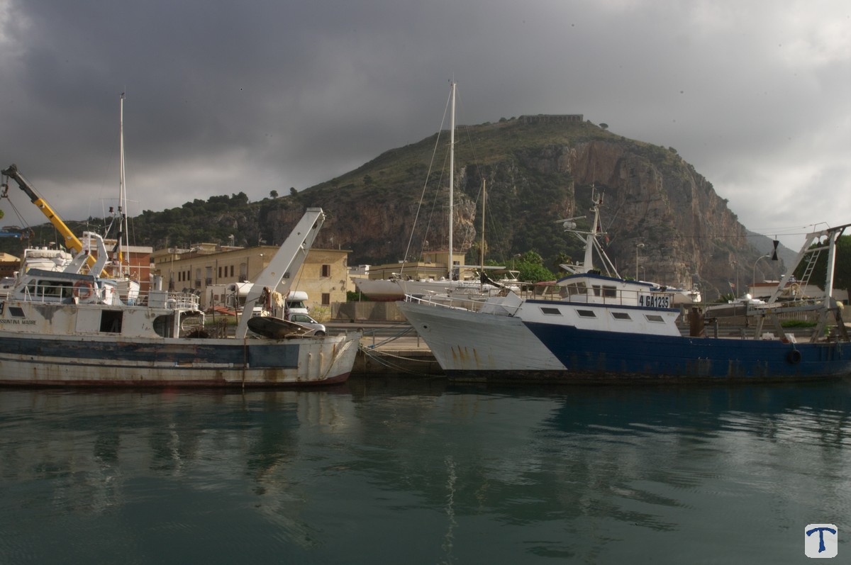 Monte Giove sovrasta il porto di Terracina